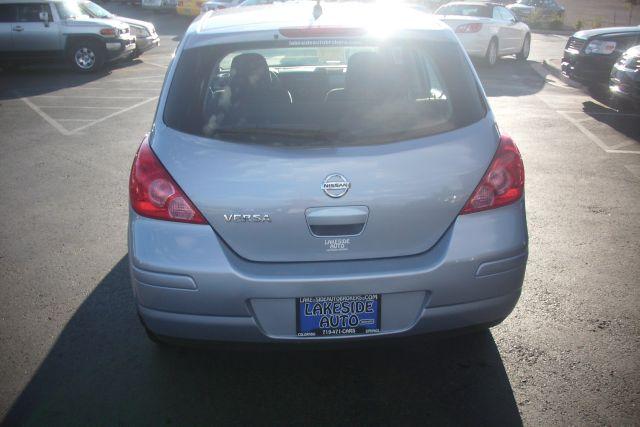 Nissan Versa 2010 photo 5