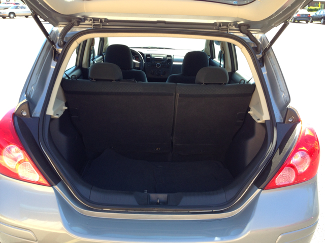 Nissan Versa 2010 photo 12