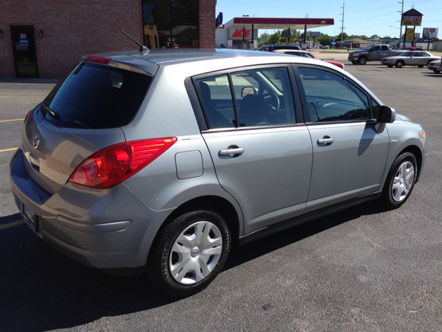 Nissan Versa 2010 photo 15