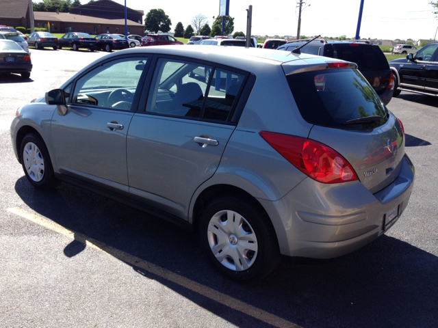 Nissan Versa 2010 photo 17