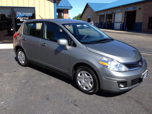 Nissan Versa 2010 photo 18