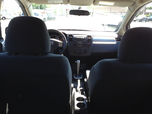 Nissan Versa 2010 photo 7