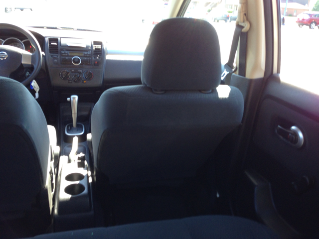 Nissan Versa 2010 photo 8