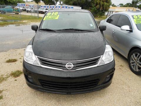 Nissan Versa 2010 photo 1