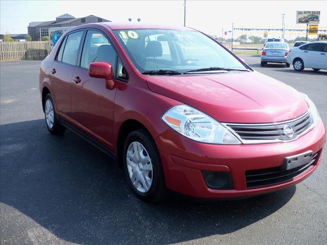 Nissan Versa 2010 photo 2