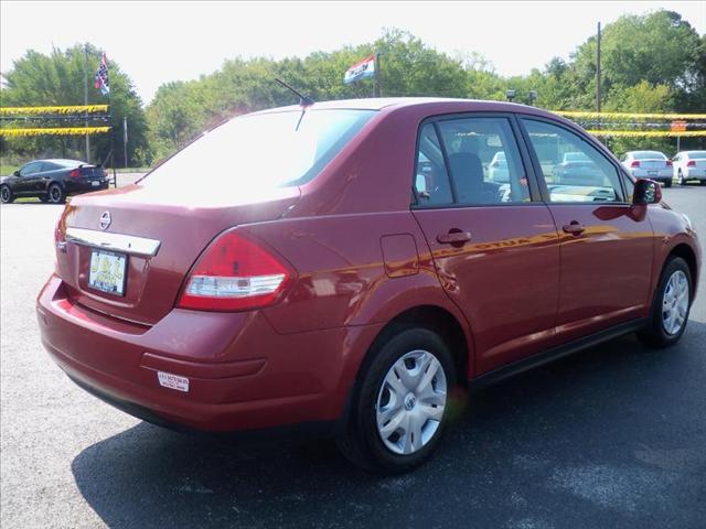 Nissan Versa 2010 photo 3