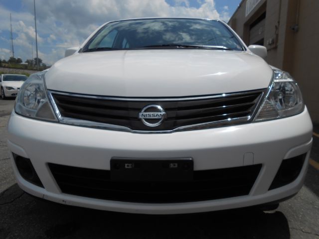 Nissan Versa 2010 photo 3