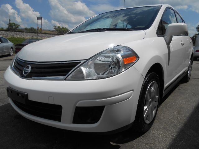 Nissan Versa 2010 photo 4