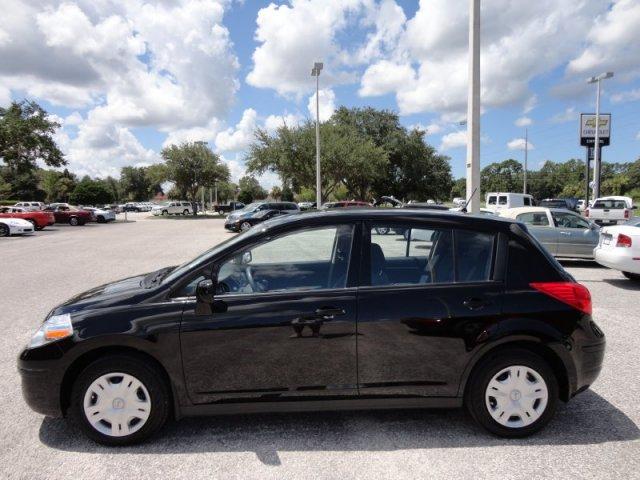 Nissan Versa 2010 photo 1