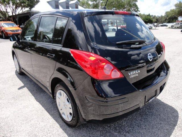 Nissan Versa 2010 photo 2