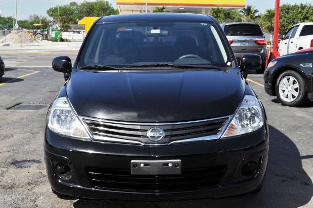 Nissan Versa 2010 photo 3