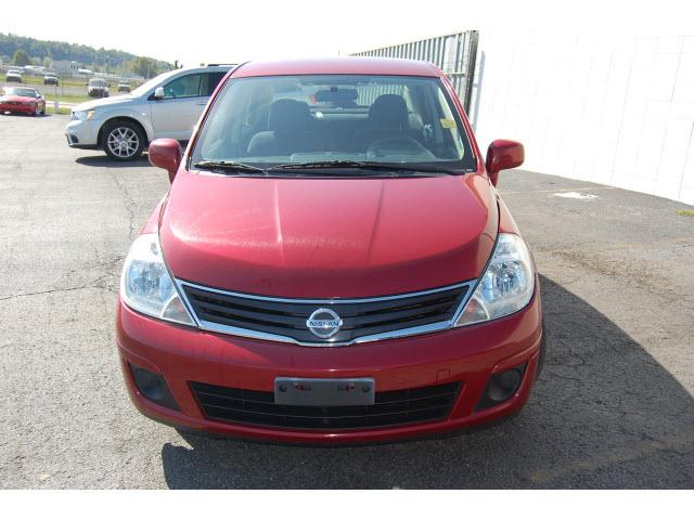 Nissan Versa 2010 photo 1