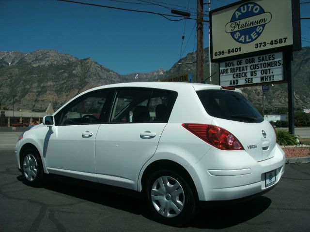 Nissan Versa Carrera C4S Hatchback