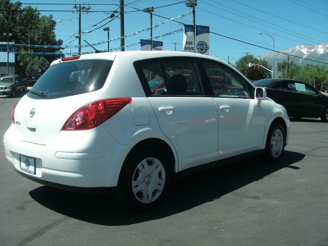 Nissan Versa 2010 photo 1