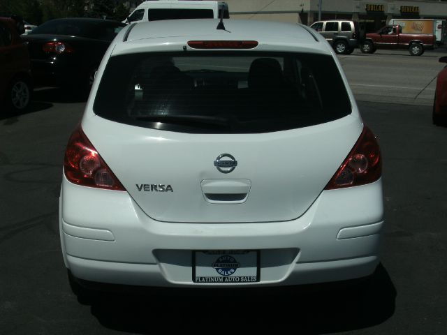 Nissan Versa 2010 photo 5