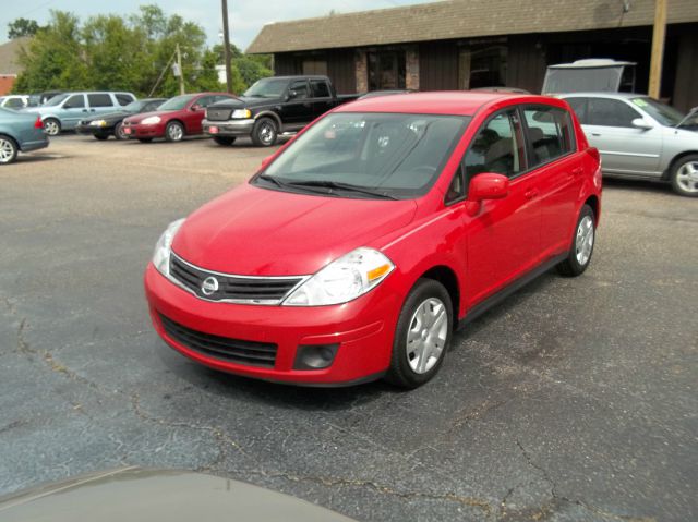 Nissan Versa 2010 photo 3