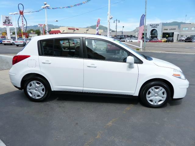 Nissan Versa 2010 photo 14