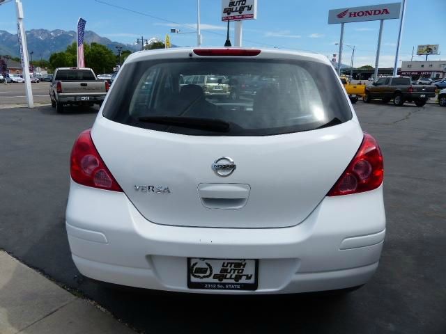 Nissan Versa 2010 photo 15