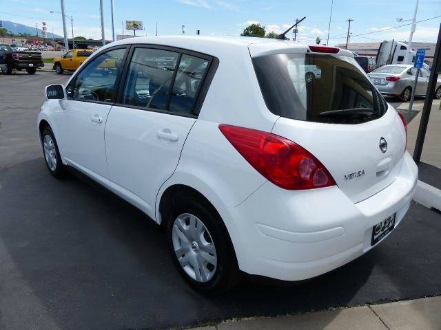 Nissan Versa 2010 photo 16