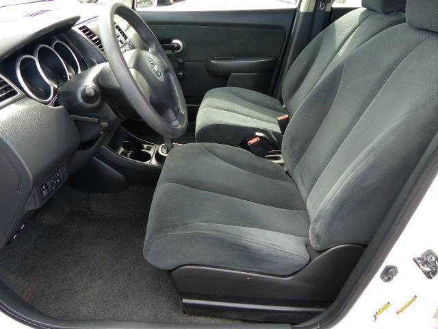 Nissan Versa 2010 photo 19