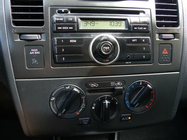 Nissan Versa 2010 photo 5