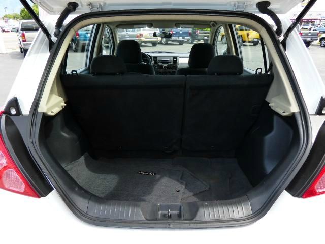 Nissan Versa 2010 photo 8