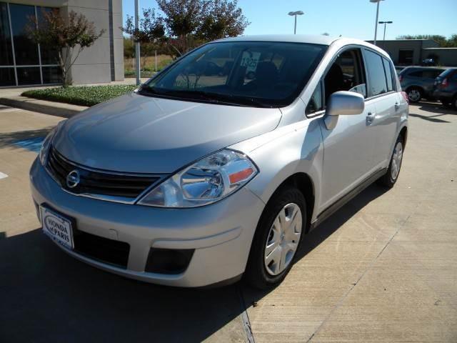 Nissan Versa 2010 photo 1