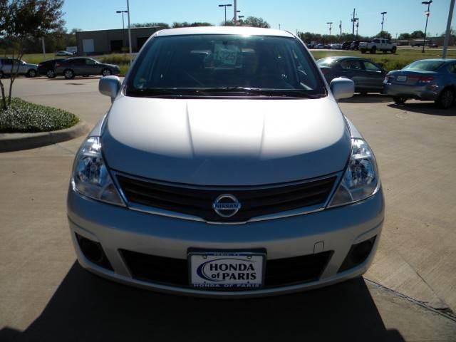 Nissan Versa 2010 photo 2