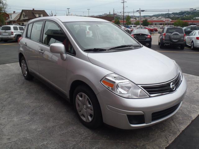 Nissan Versa 2010 photo 3