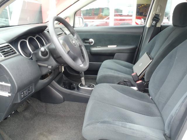 Nissan Versa 2010 photo 4