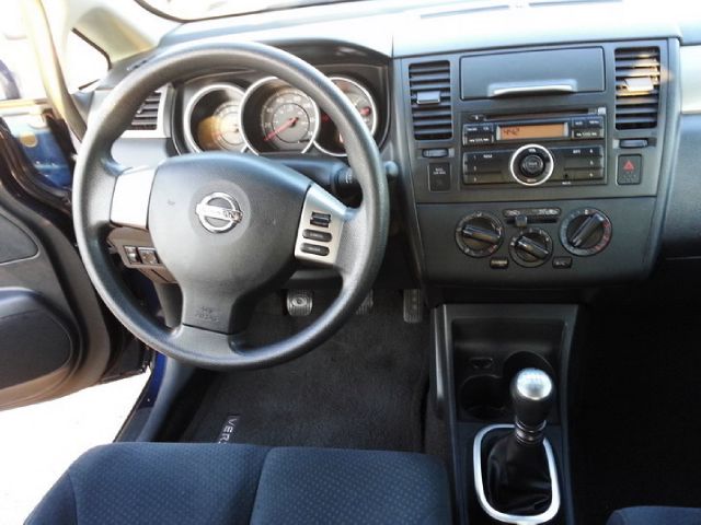 Nissan Versa 2010 photo 13