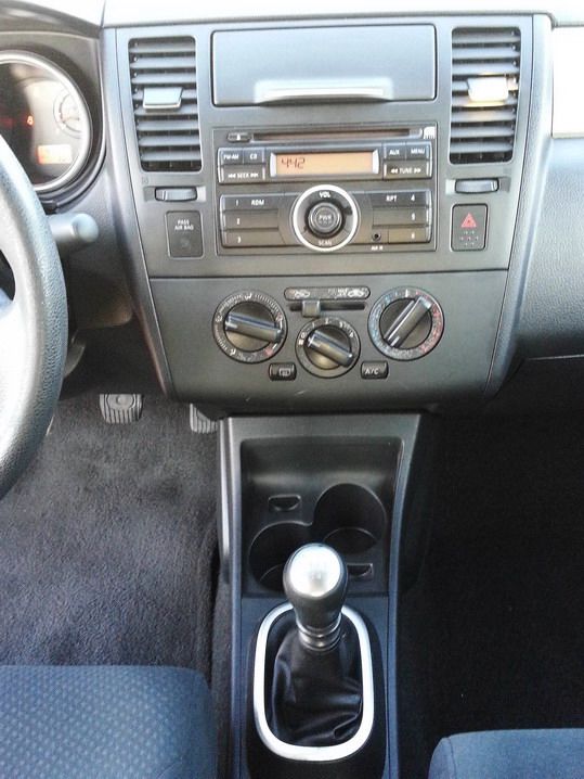 Nissan Versa 2010 photo 8