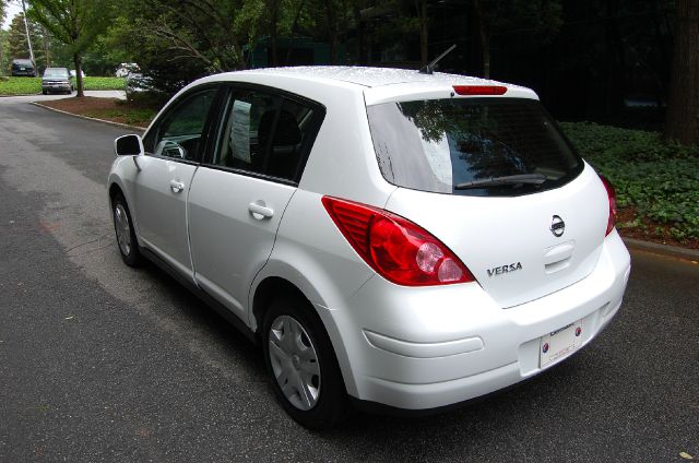 Nissan Versa 2010 photo 4