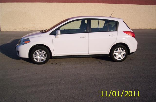 Nissan Versa 2010 photo 1