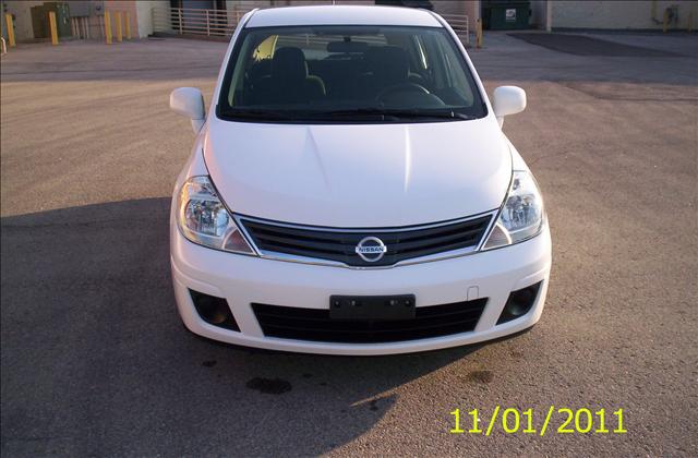 Nissan Versa 2010 photo 3