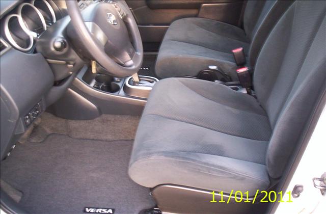 Nissan Versa 2010 photo 4