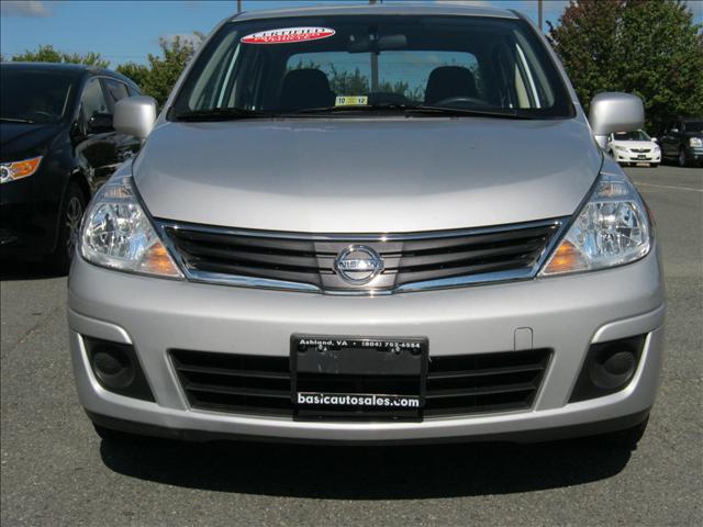 Nissan Versa Crew Cab Standard Box 2-wheel Drive SLE Sedan