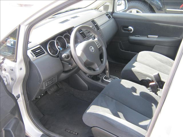 Nissan Versa 2010 photo 4