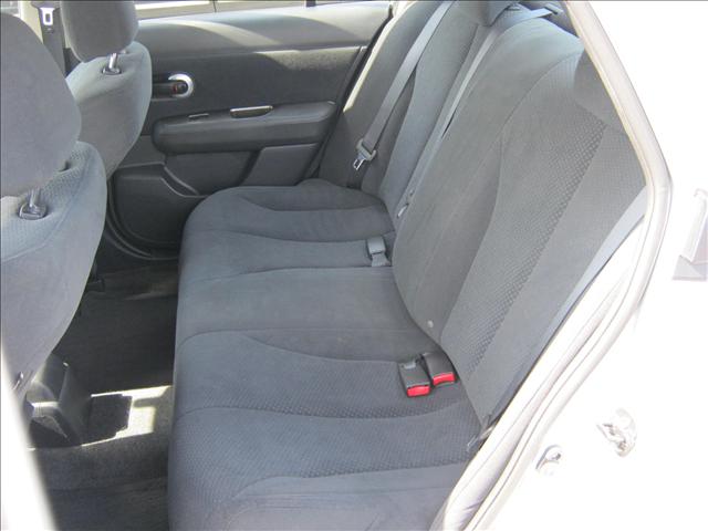 Nissan Versa 2010 photo 5