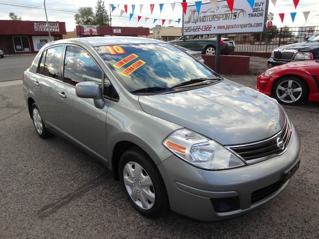 Nissan Versa 2010 photo 1