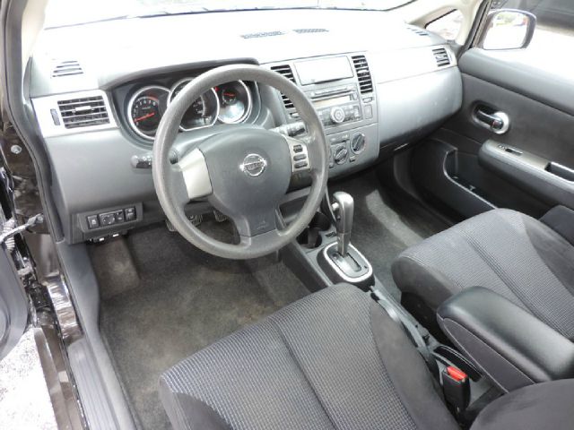 Nissan Versa 2010 photo 15