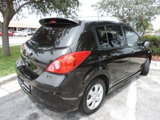 Nissan Versa 2010 photo 16