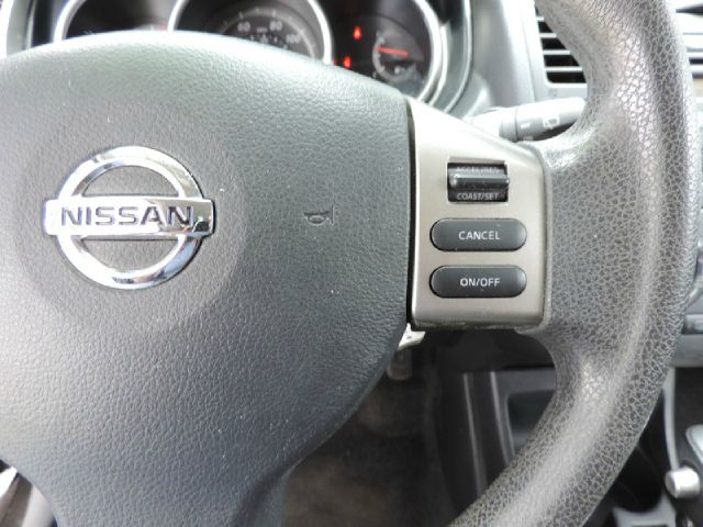 Nissan Versa 2010 photo 6