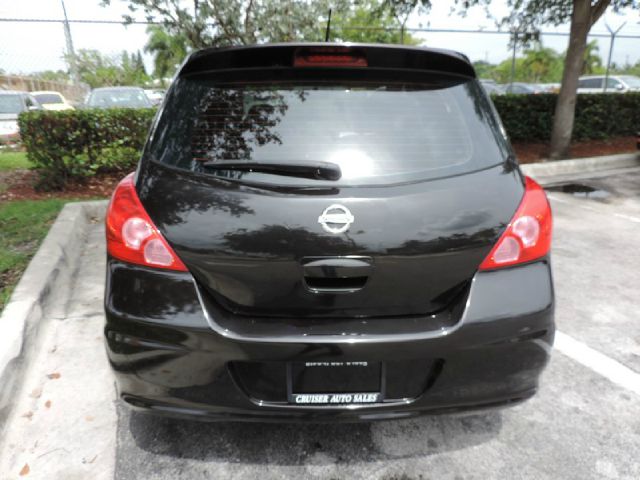 Nissan Versa 2010 photo 8