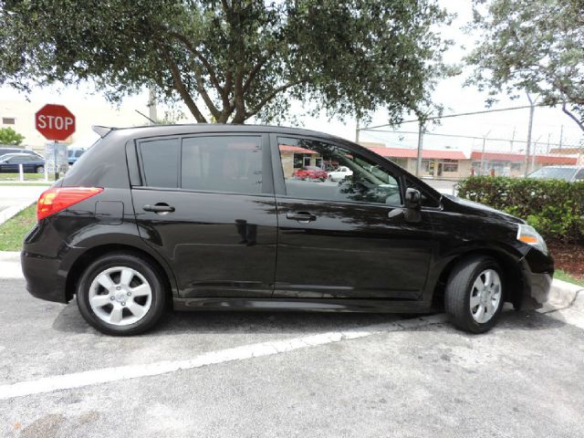 Nissan Versa 2010 photo 9