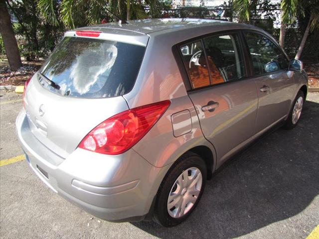 Nissan Versa 2010 photo 1