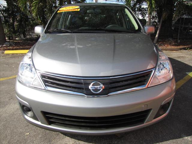 Nissan Versa 2010 photo 2