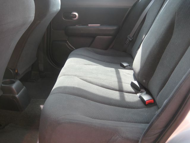 Nissan Versa 2010 photo 10