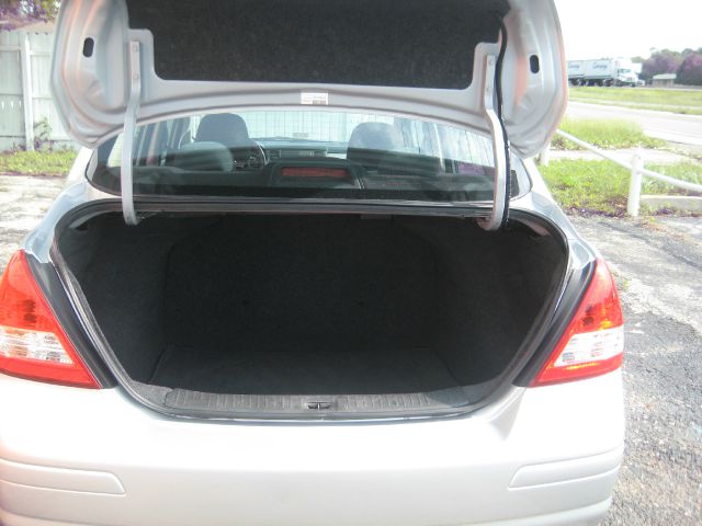 Nissan Versa 2010 photo 13