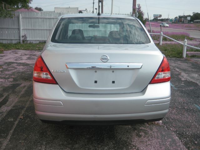 Nissan Versa 2010 photo 14